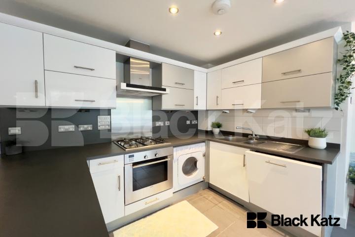 Superbly Located One Bedroomed Apartment  Isaac Way, Borough